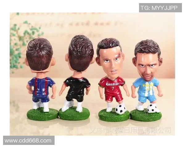 高清足球明星娃娃图片展示球迷必备的收藏品与装饰品